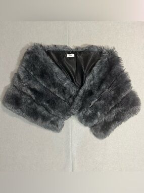 LANE BRYANT Charcoal Gray Faux Fur Capelet